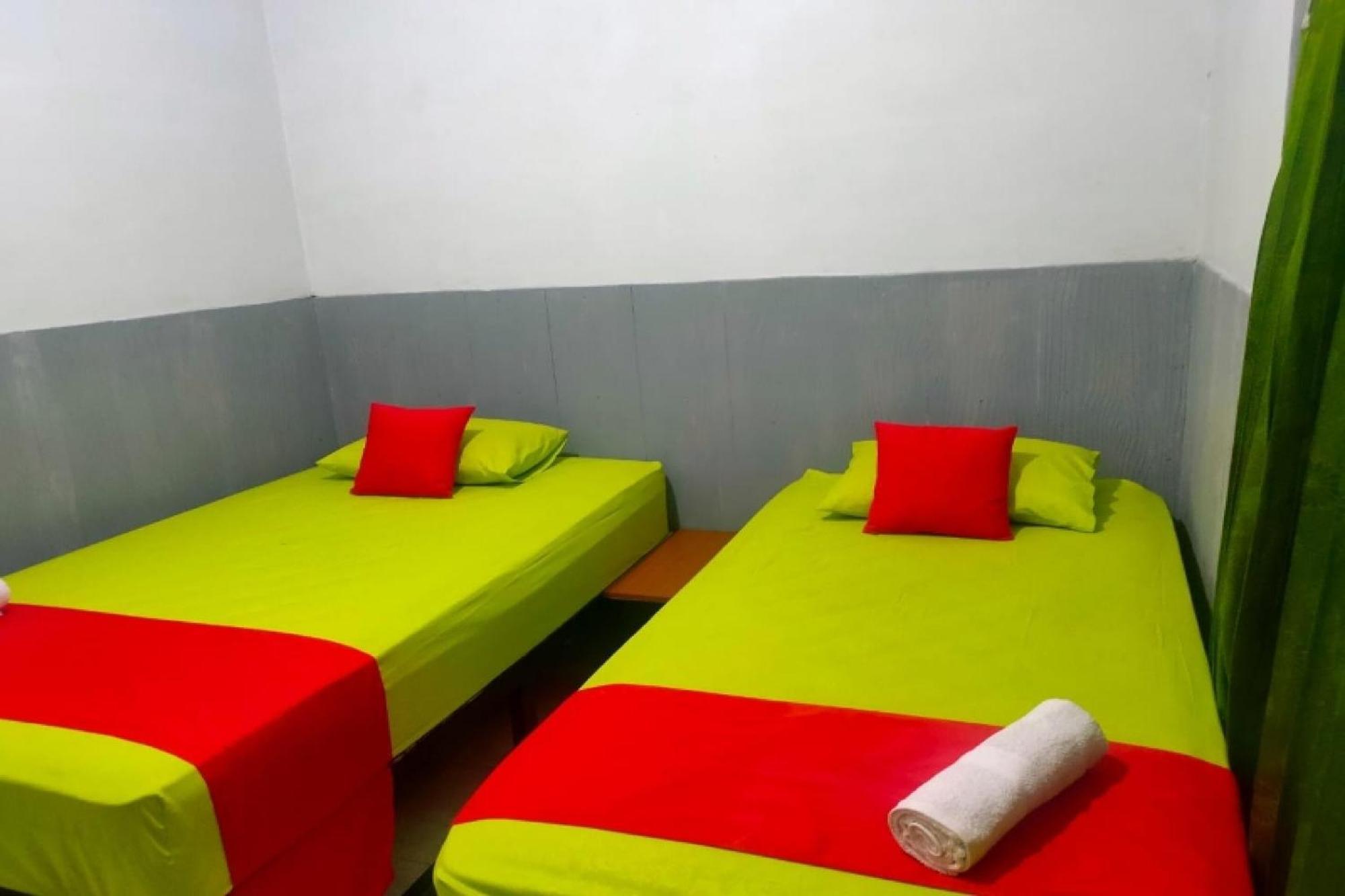 Oyo 91179 Hotel Lagalleria Sumenep Kültér fotó