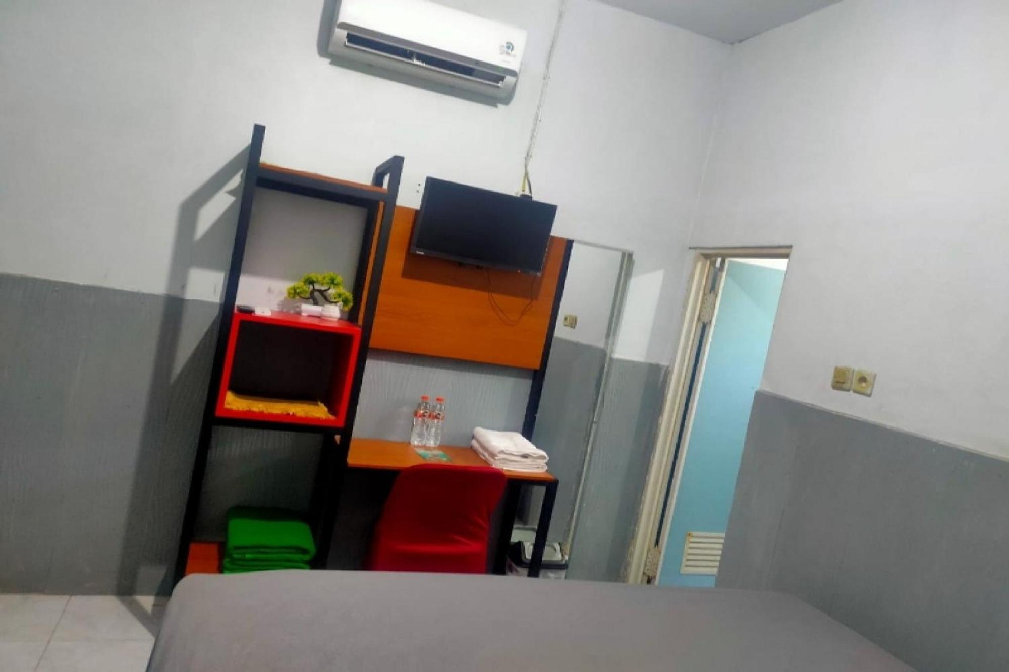 Oyo 91179 Hotel Lagalleria Sumenep Kültér fotó