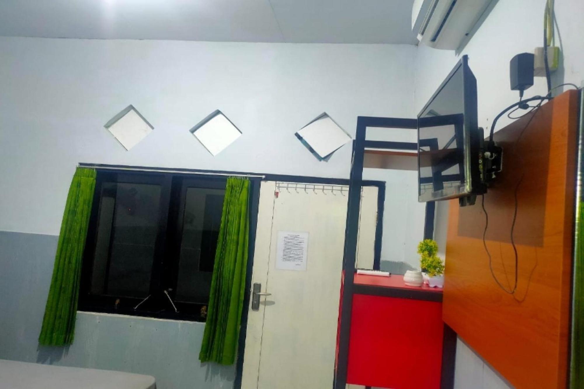 Oyo 91179 Hotel Lagalleria Sumenep Kültér fotó